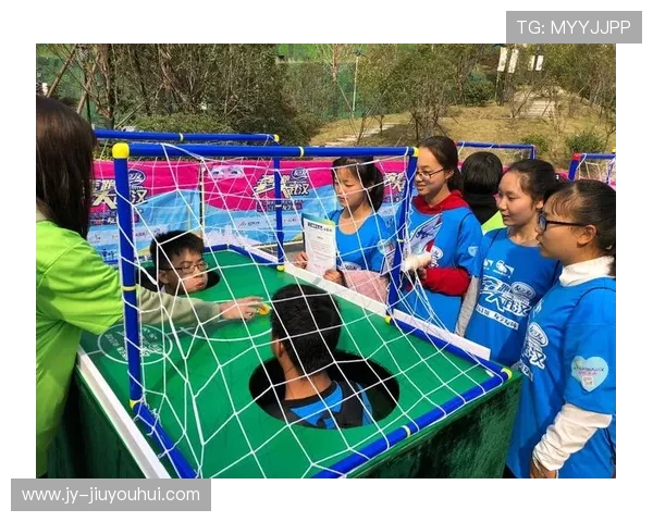 蒙眼挑战足球好玩吗全方位体验解析其独特趣味与挑战魅力无限感受