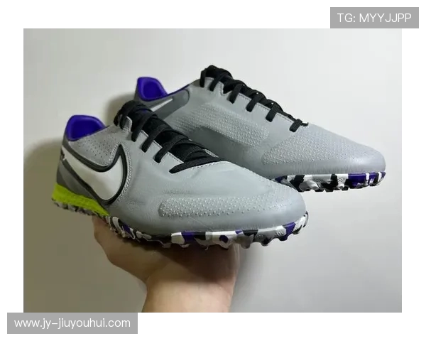 高性能头层牛皮软底足球鞋舒适耐用专为运动员设计提升踢球体验